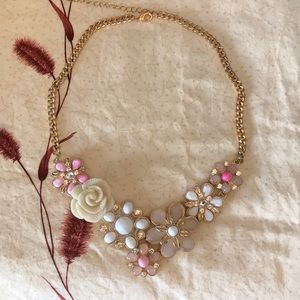 COSTUME FLORAL STATEMENT NECKLACE!